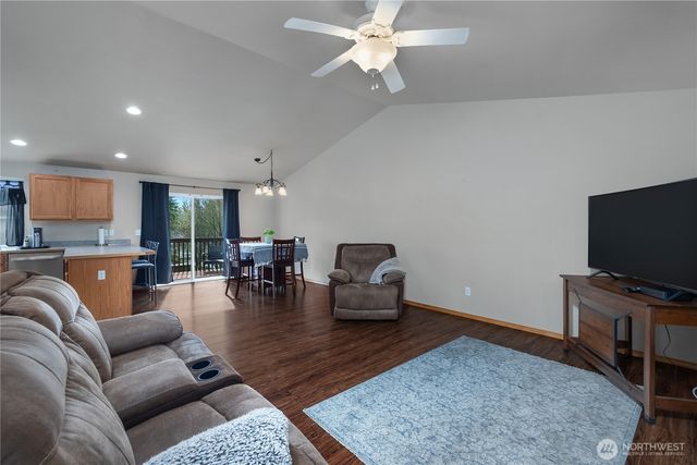 109 Blossom Lane, Elma, WA 98541