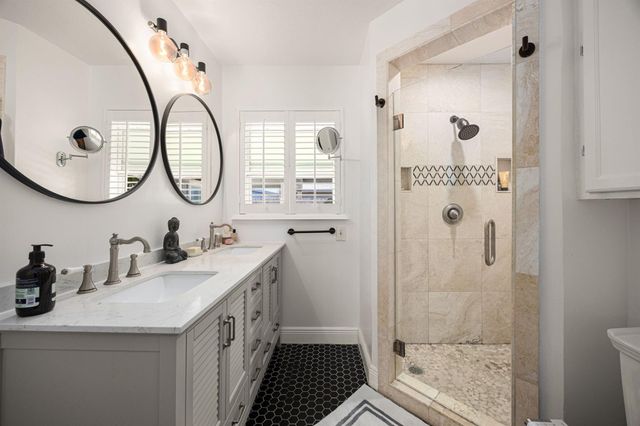 4819 Chantilly Lane, Houston, TX 77092