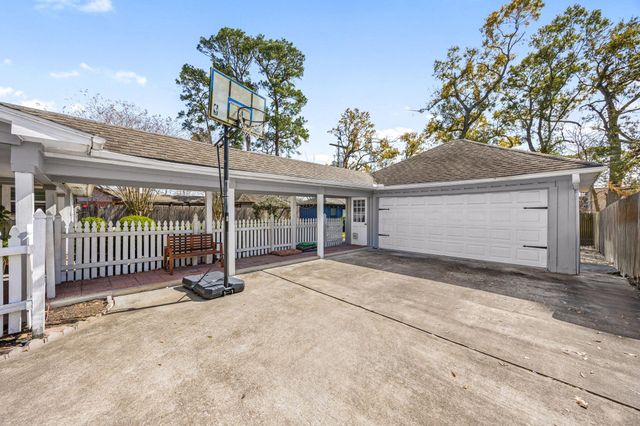 4819 Chantilly Lane, Houston, TX 77092