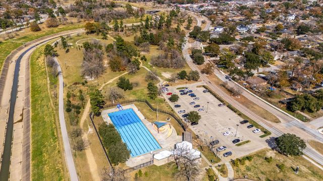 4819 Chantilly Lane, Houston, TX 77092