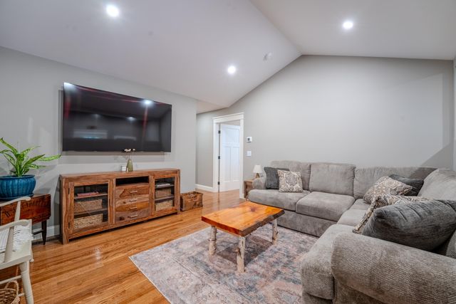 3421 River Road, Bridgewater, NH 03264
