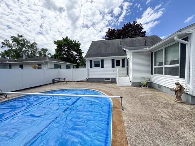 2304 Columbus Avenue, Muskegon, MI 49441