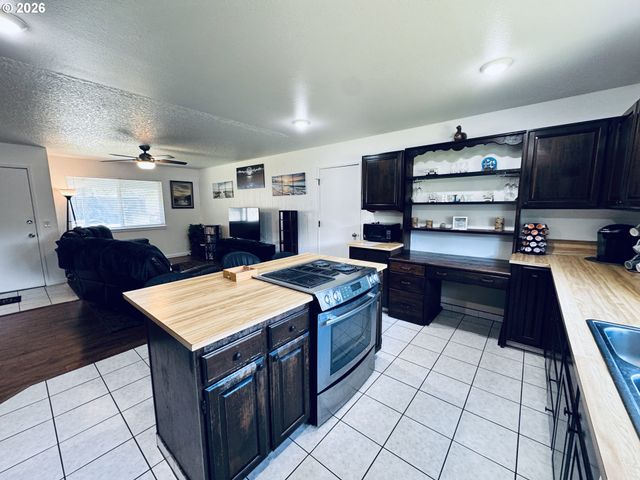 303 N Hwy 101, Gearhart, OR 97138
