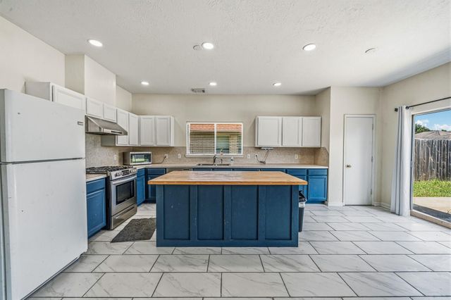 9641 Weldridge Drive, Sugar Land, TX 77498