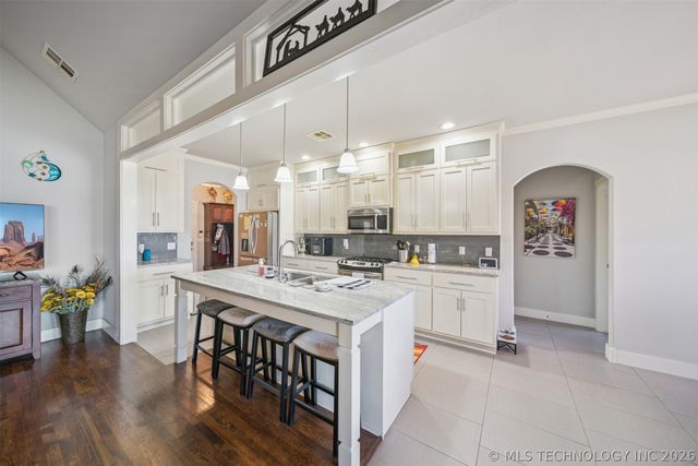 1108 Colhurst Lane, Claremore, OK 74019