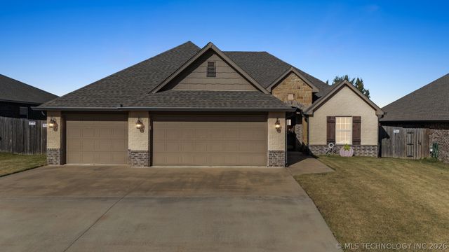 1108 Colhurst Lane, Claremore, OK 74019