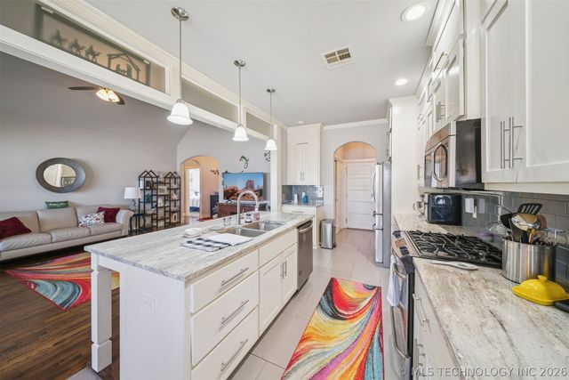 1108 Colhurst Lane, Claremore, OK 74019
