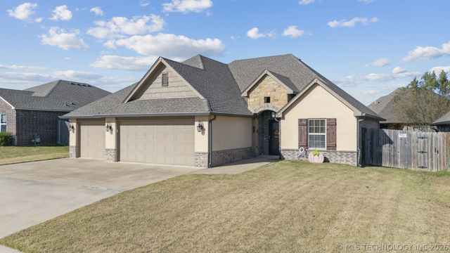 1108 Colhurst Lane, Claremore, OK 74019