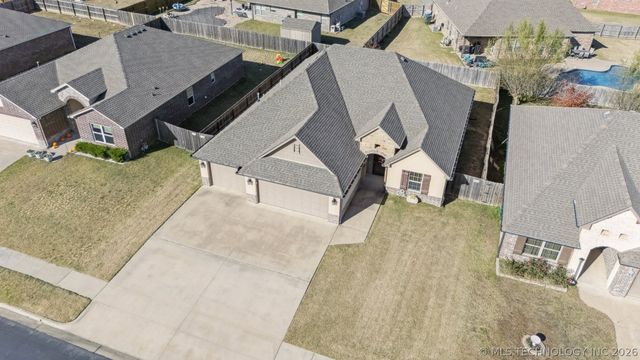 1108 Colhurst Lane, Claremore, OK 74019
