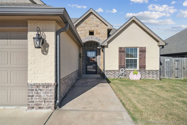 1108 Colhurst Lane, Claremore, OK 74019