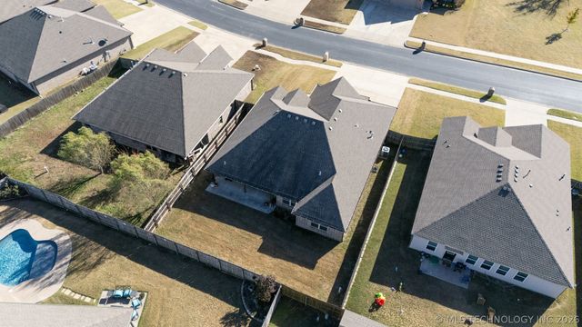 1108 Colhurst Lane, Claremore, OK 74019