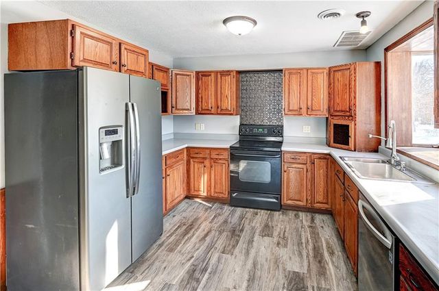 10 Bluebird Drive, Agency, MO 64401