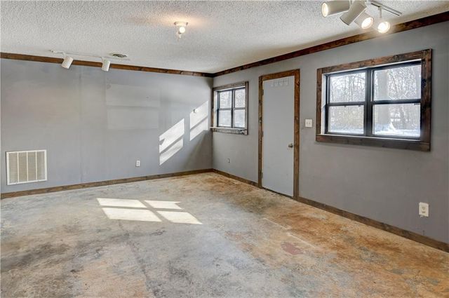 10 Bluebird Drive, Agency, MO 64401