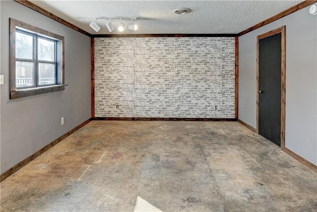 10 Bluebird Drive, Agency, MO 64401