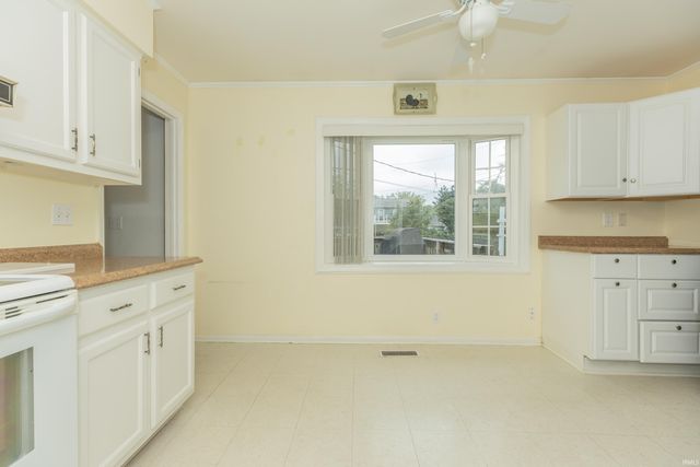 923 Forest Glen Drive, Evansville, IN 47712