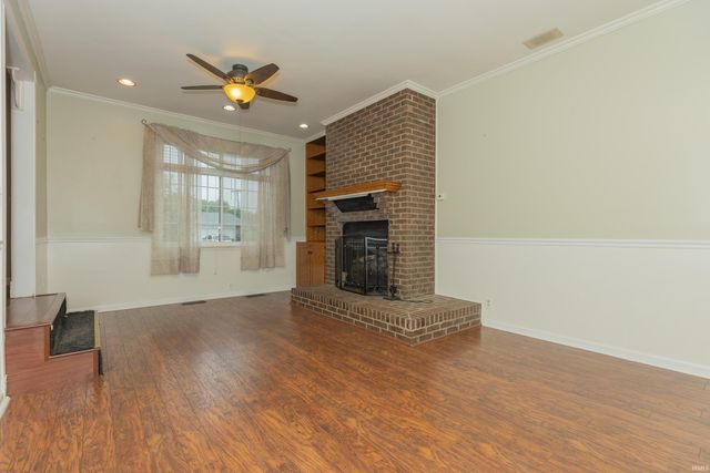 923 Forest Glen Drive, Evansville, IN 47712