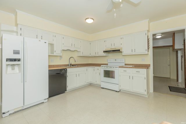 923 Forest Glen Drive, Evansville, IN 47712