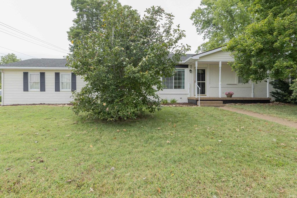 923 Forest Glen Drive, Evansville, IN 47712