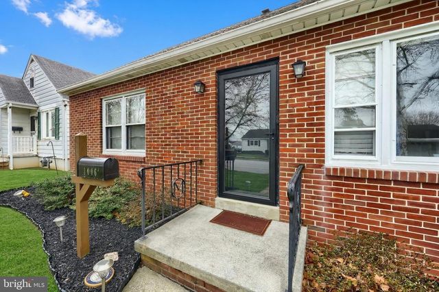 1006 E WALNUT ST, Hanover, PA 17331