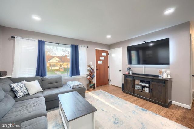 1006 E WALNUT ST, Hanover, PA 17331