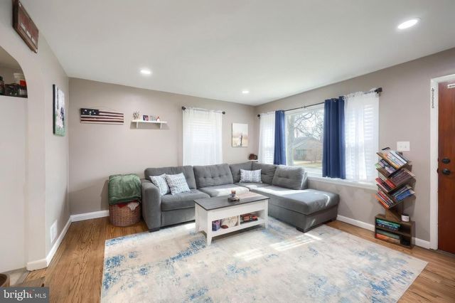 1006 E WALNUT ST, Hanover, PA 17331