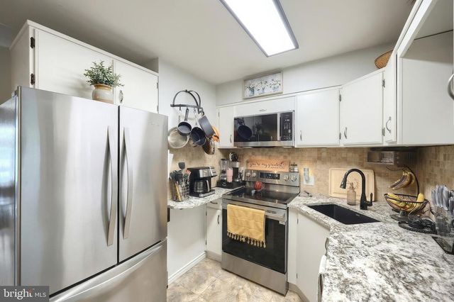 1006 E WALNUT ST, Hanover, PA 17331