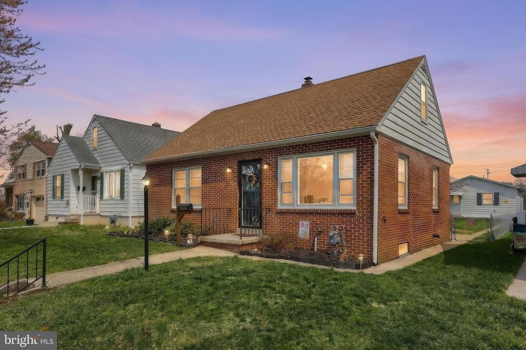 1006 E WALNUT ST, Hanover, PA 17331