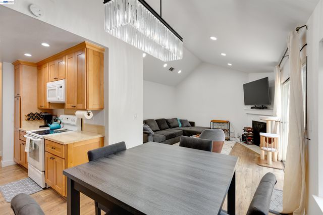 683 Center, Martinez, CA 94553