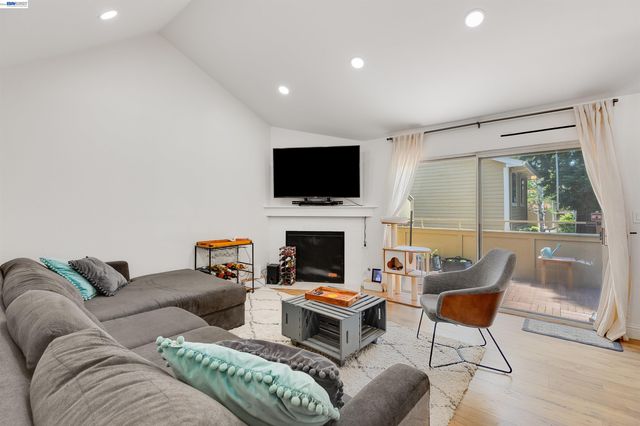 683 Center, Martinez, CA 94553