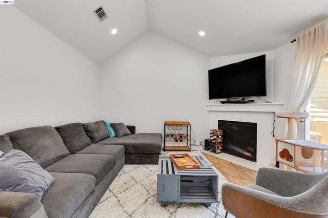 683 Center, Martinez, CA 94553