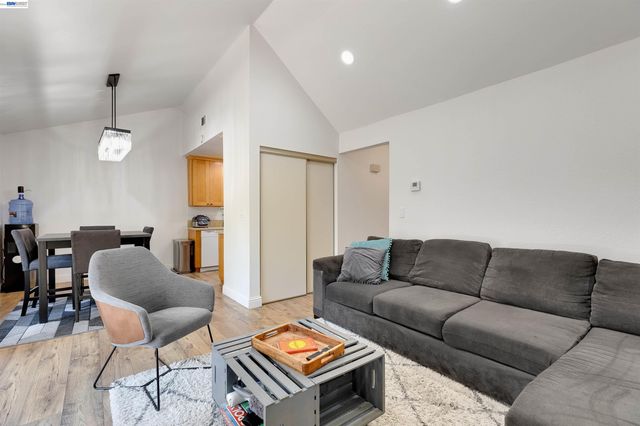 683 Center, Martinez, CA 94553