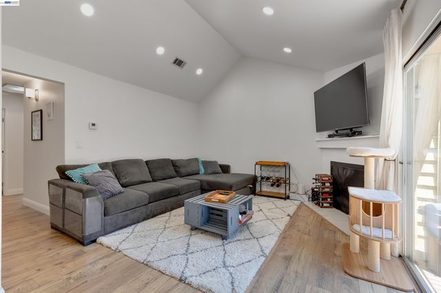 683 Center, Martinez, CA 94553