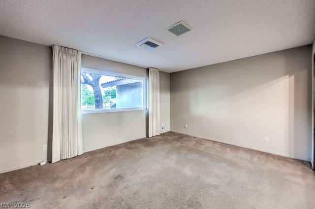 2135 South Cimarron Road, Las Vegas, NV 89117