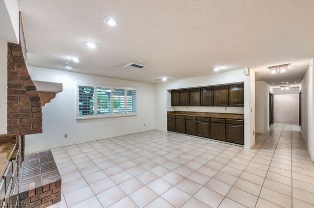 2135 South Cimarron Road, Las Vegas, NV 89117