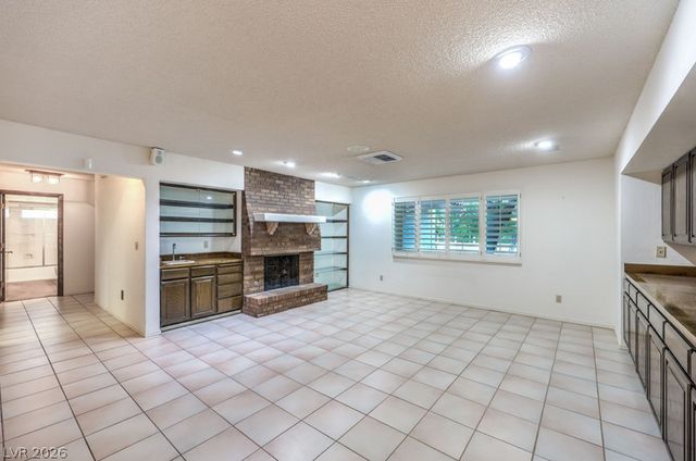 2135 South Cimarron Road, Las Vegas, NV 89117