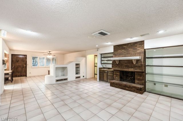 2135 South Cimarron Road, Las Vegas, NV 89117