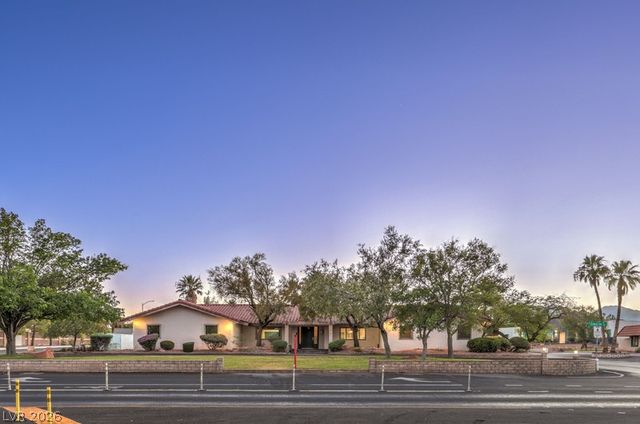 2135 South Cimarron Road, Las Vegas, NV 89117