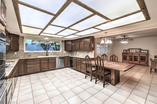 2135 South Cimarron Road, Las Vegas, NV 89117