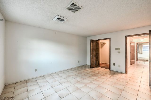 2135 South Cimarron Road, Las Vegas, NV 89117