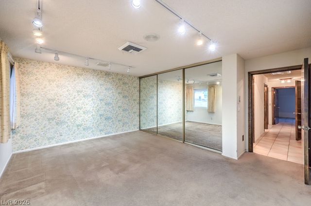 2135 South Cimarron Road, Las Vegas, NV 89117
