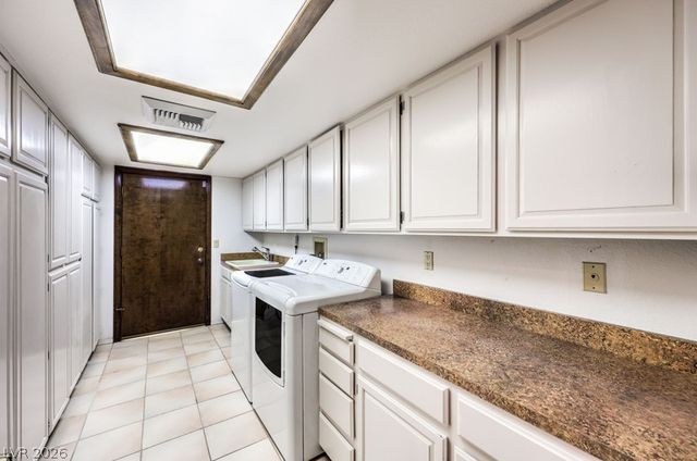 2135 South Cimarron Road, Las Vegas, NV 89117