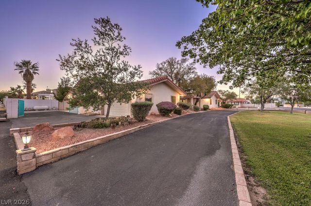 2135 South Cimarron Road, Las Vegas, NV 89117
