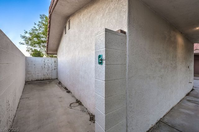 2135 South Cimarron Road, Las Vegas, NV 89117