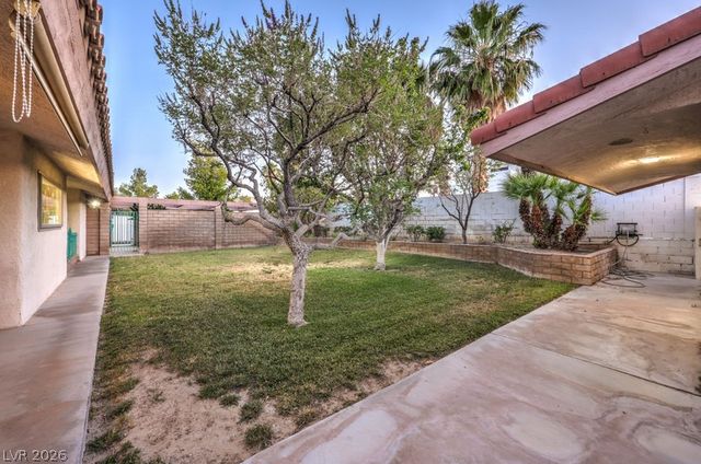 2135 South Cimarron Road, Las Vegas, NV 89117