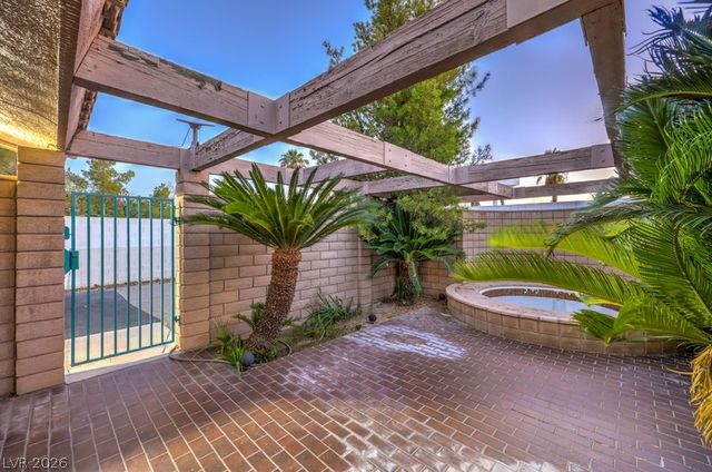 2135 South Cimarron Road, Las Vegas, NV 89117