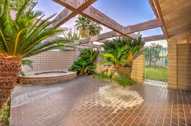 2135 South Cimarron Road, Las Vegas, NV 89117