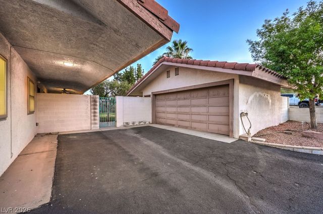 2135 South Cimarron Road, Las Vegas, NV 89117