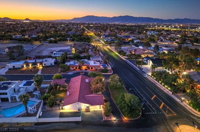 2135 South Cimarron Road, Las Vegas, NV 89117