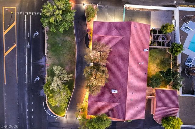 2135 South Cimarron Road, Las Vegas, NV 89117