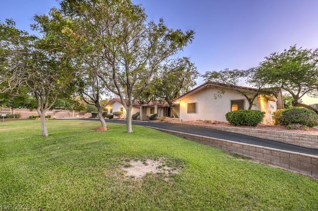 2135 South Cimarron Road, Las Vegas, NV 89117